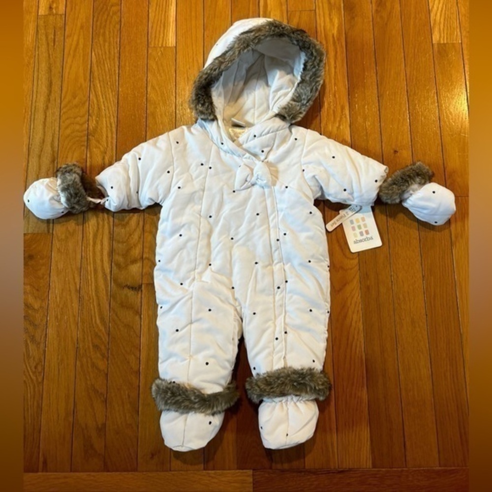 New NWT Absorba 2 Piece Winter Snowsuit Hooded Footed Gloves Size 0-3 Months